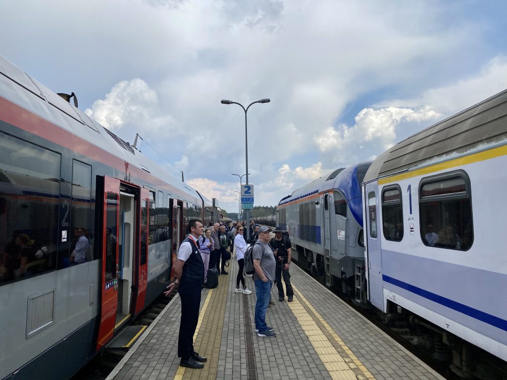 Swapping trains at Mockava